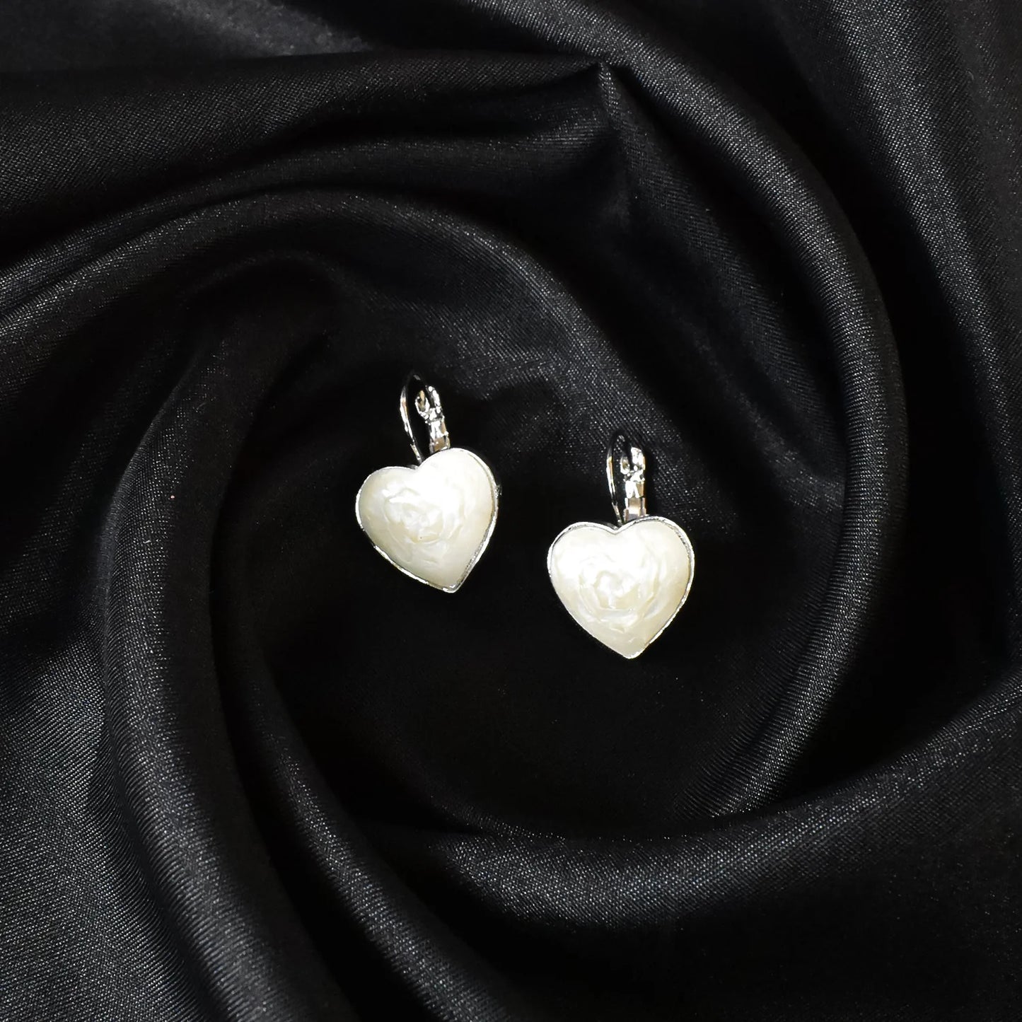 Aarza – White Heart-Shaped Office Wear Series